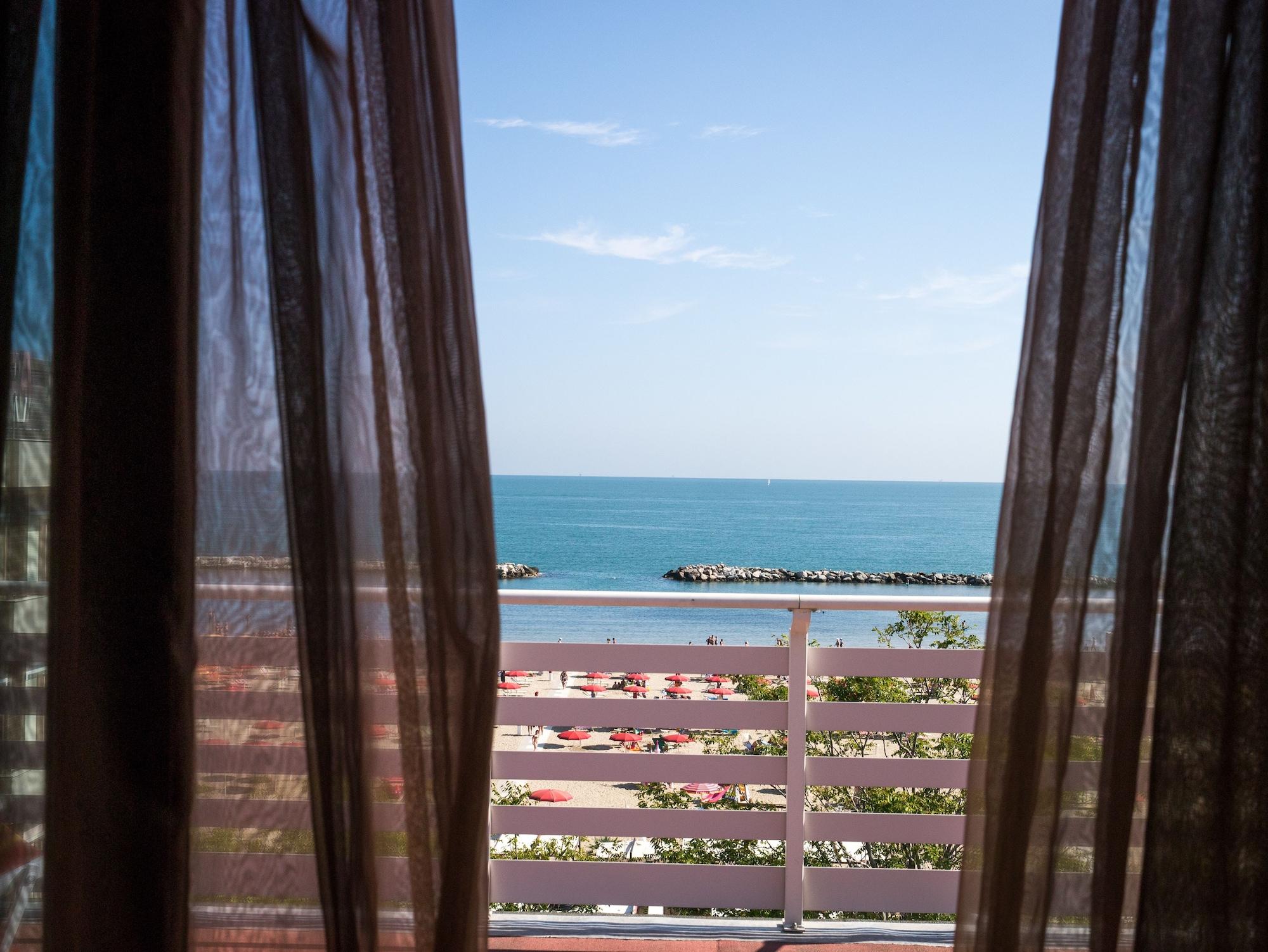Hotel Lamorosa Rimini Esterno foto